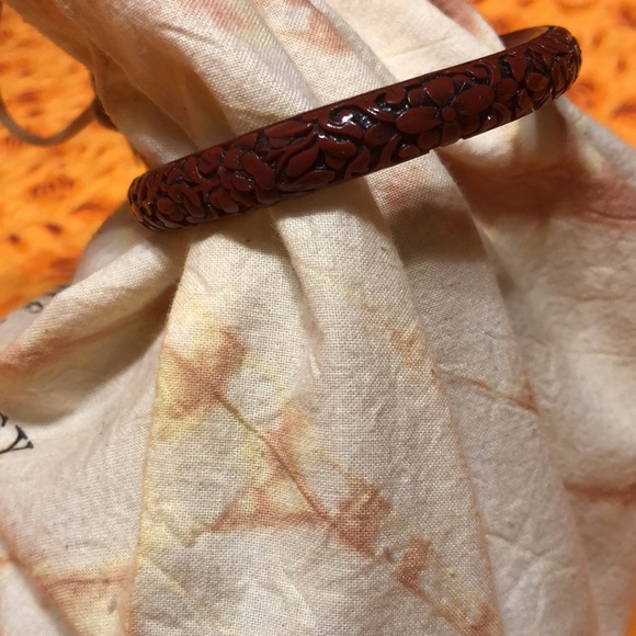 Vintage Authentic Chinese Carved Cinnabar Lacquer Peony Flower Bangle Red - Picture 4 of 5